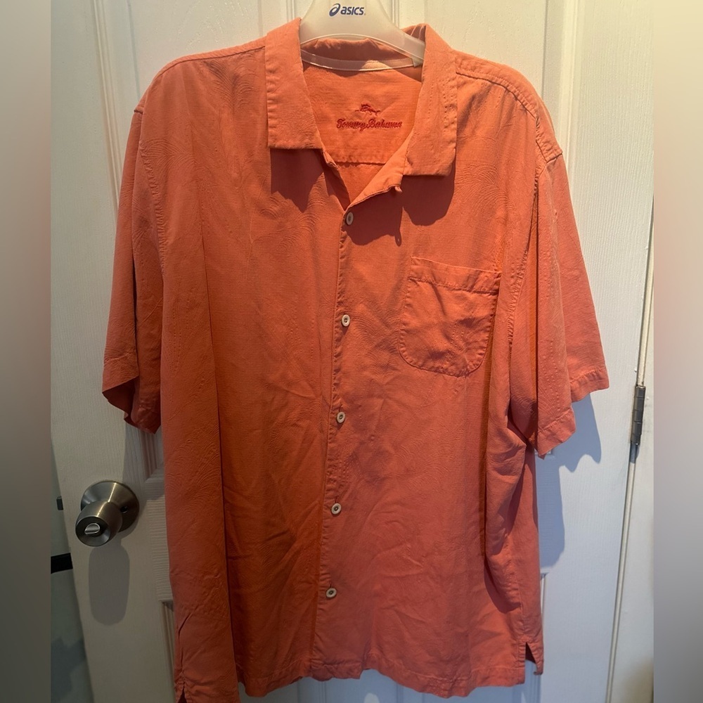 TOMMY BAHAMA 100% SILK Mens 2XL Coral Subtle Floral Short Sleeve Button Shirt